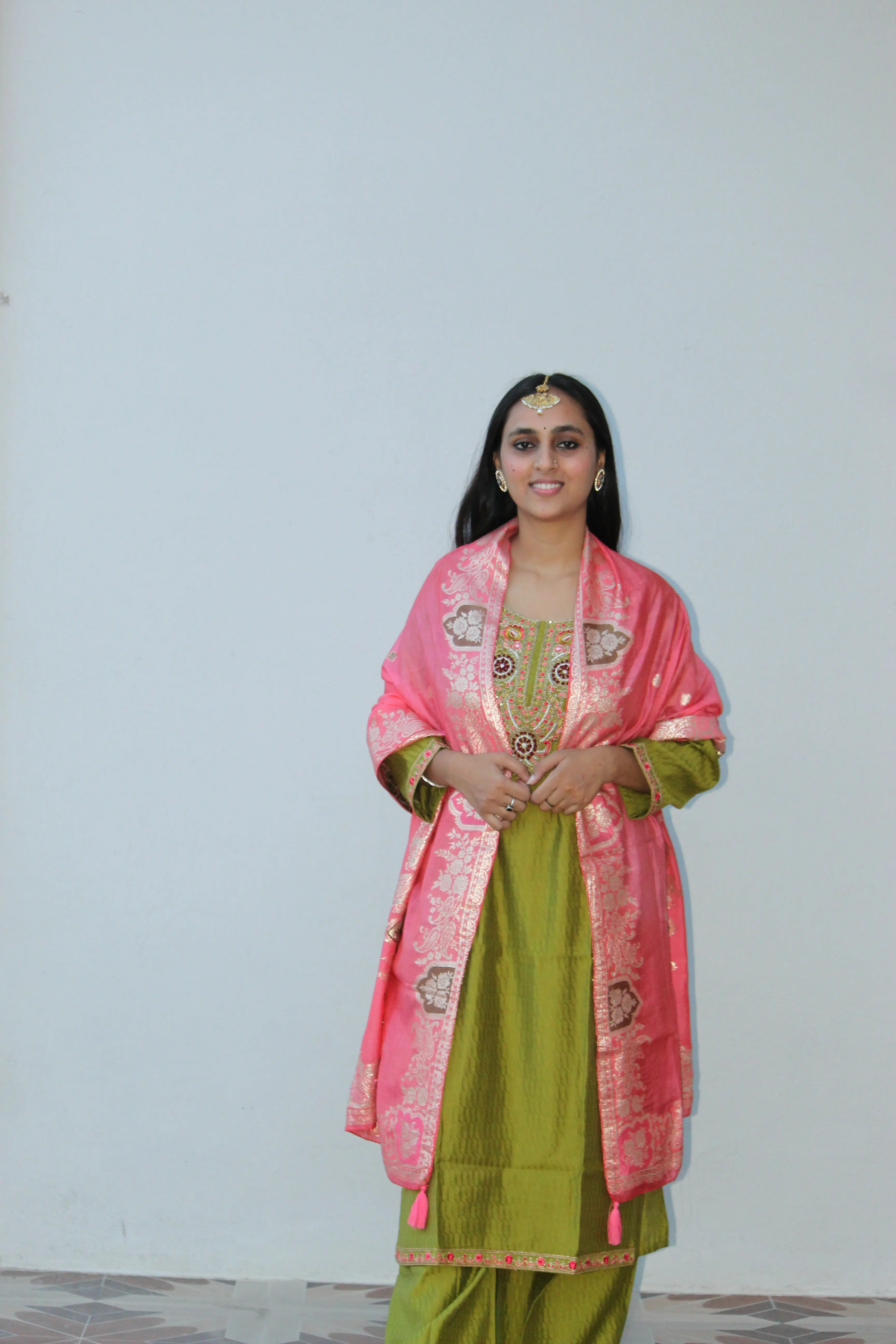/storage/photos/1/Products/Suit/mehendi green stylish (16).webp